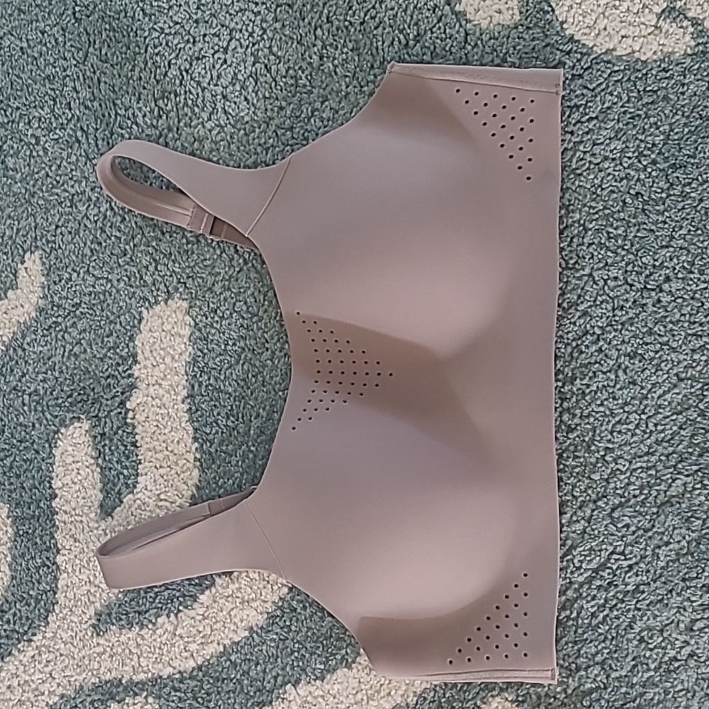 Victoriassecret.com feather weight shorts bra Max. Brand new without tags. 36 B.